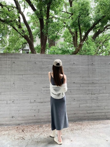 Actual shot of long fake two-piece halter neck, waist-slimming and slimming suspender skirt, new style waist-hugging hip skirt