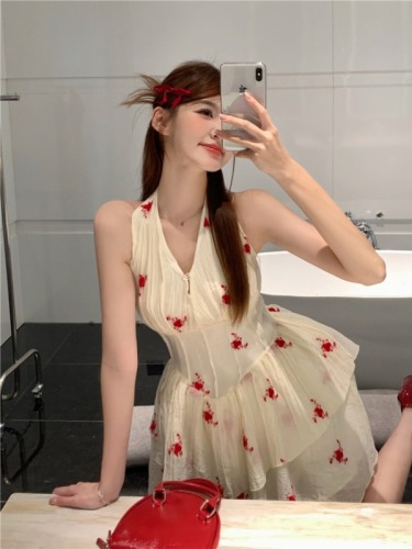 Actual shot ~ Rihe Dao Qianjin pure lust style halter neck floral dress women summer waist slimming short skirt
