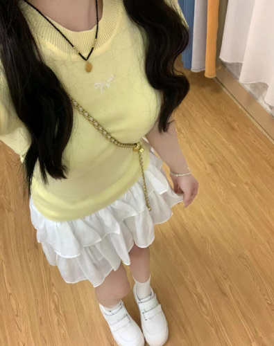 Yellow right shoulder ice silk knitted short-sleeved T-shirt for women with summer design niche chic slim hot girl short top