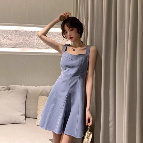 2024夏季蓝色吊带连衣裙女超仙初恋设计感小众法式复古气质裙子