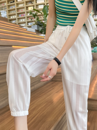 Ice silk air-conditioning sweatpants for women in summer, thin high-waisted, loose, slim, casual, sunscreen, nine-point shorts for small people.