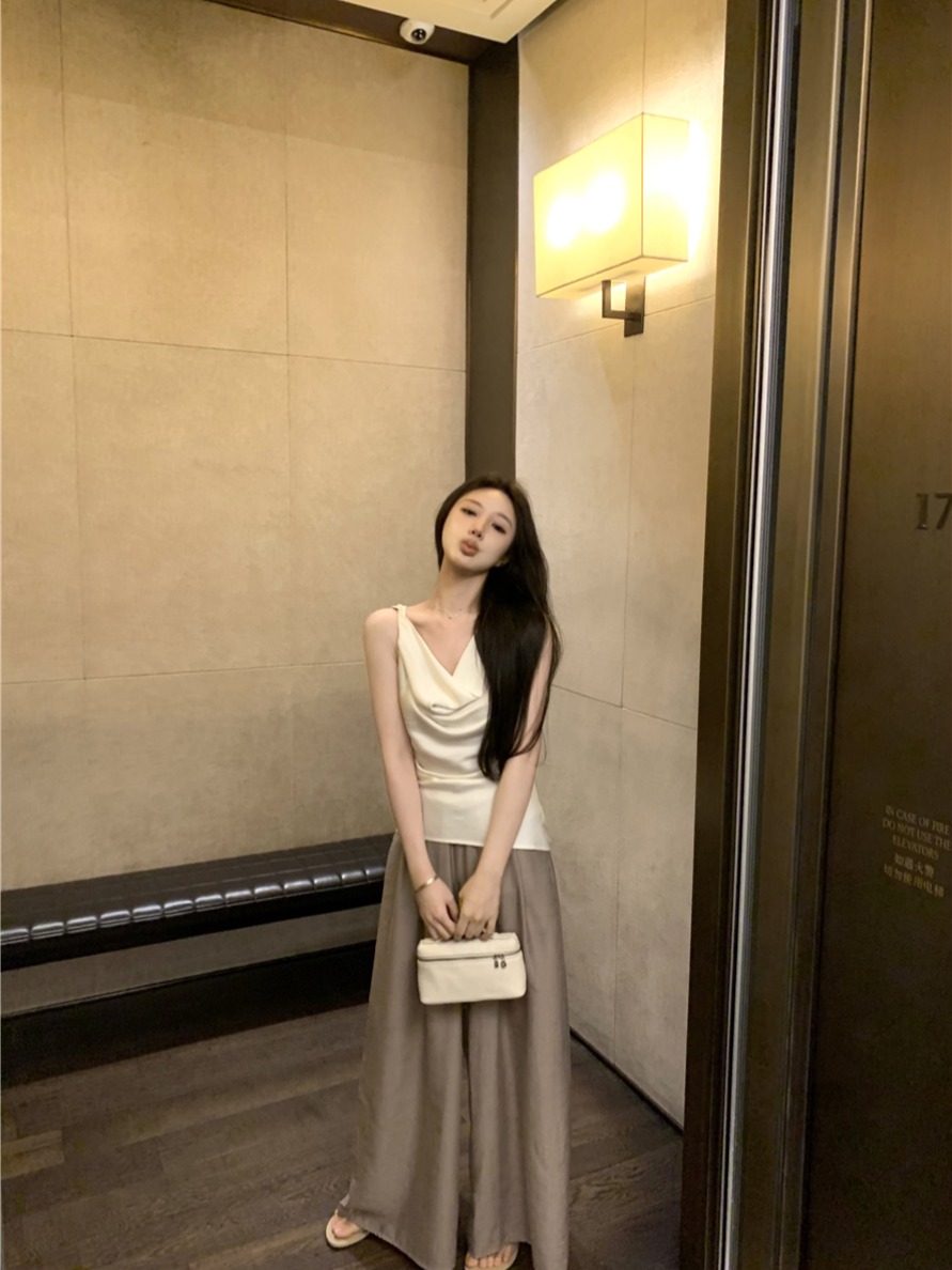 Real shot of twisted shoulder pendant swing collar top for women pleated slim slim vest loose anti-mosquito pants suit