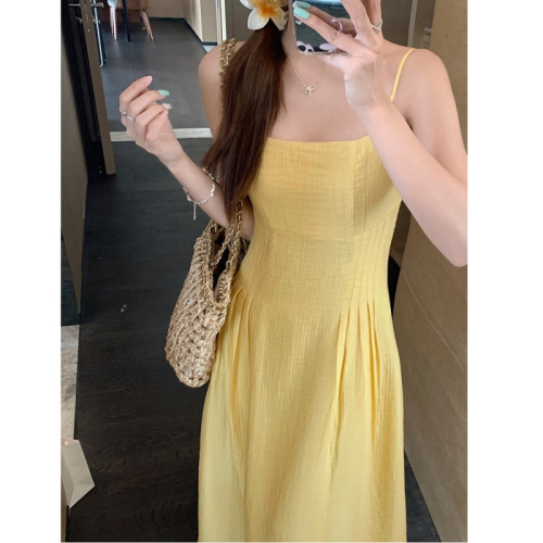 法式小个子黄色吊带连衣裙女装夏季新款收腰气质长裙海边度假裙子