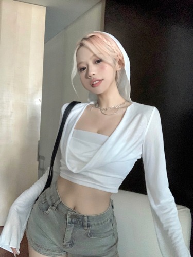 Hot girl white long-sleeved hooded T-shirt for women 2024 new wasteland style swung collar short sun protection blouse top