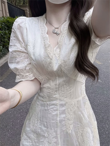 高品质新款女装法式高端气质小香风白色v领连衣裙子质感高级感