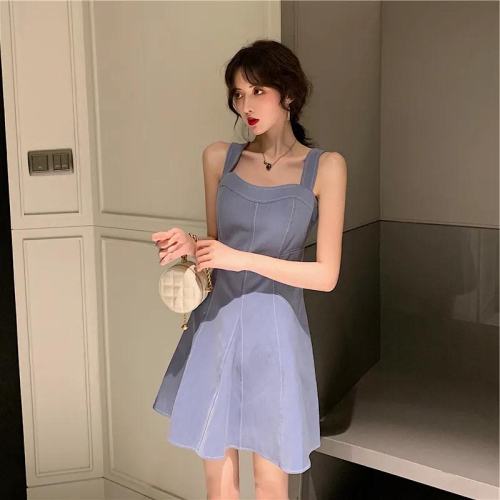 2024夏季蓝色吊带连衣裙女超仙初恋设计感小众法式复古气质裙子