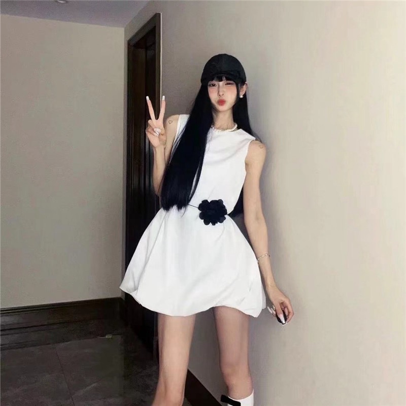 French white flower bud vest dress 2024 summer new style women's sleeveless shoulder-shoulder stacked tutu skirt women's fashionable and versatile