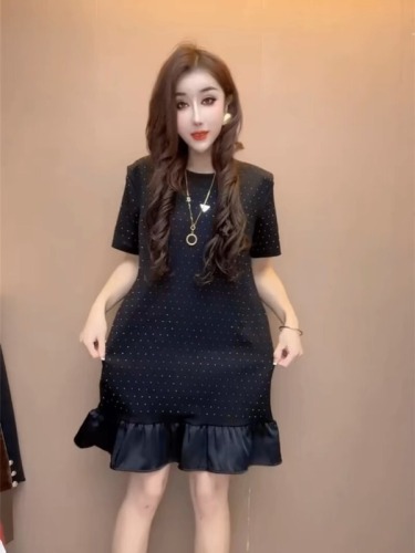 Fashionable European dress for women 2024 summer new fashion high-end heavy industry full diamond age-reducing versatile A-line skirt beauty