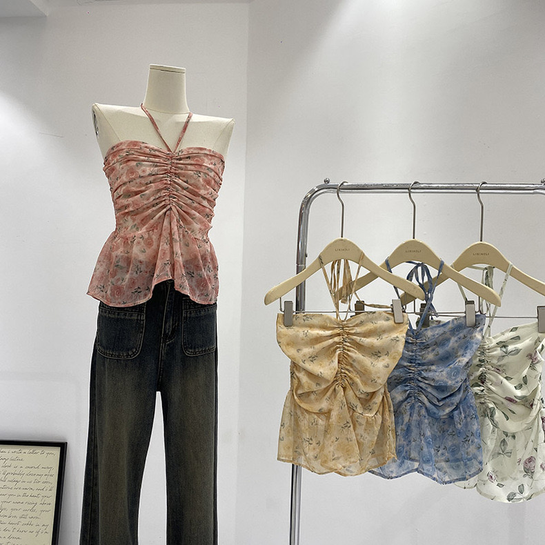 One-line collar halterneck floral top for women in summer 2024 new Korean style holiday style sweet and slim short vest
