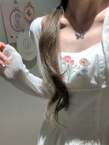 The actual photo has been changed. White suspender dress with embroidery, elegant waist and slimming seaside vacation long dress.