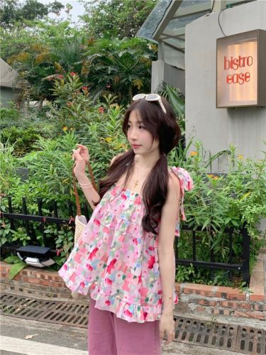 Real shot of new summer holiday style strappy floral suspender doll top for women to reduce age and wear ear-edge tops