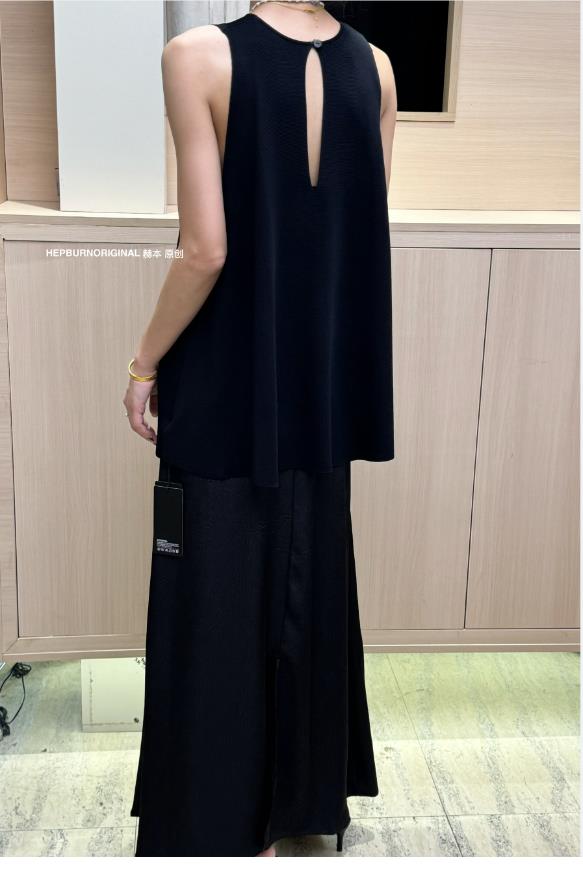 High-end design ice silk vest top, feminine slimming loose sleeveless top for women