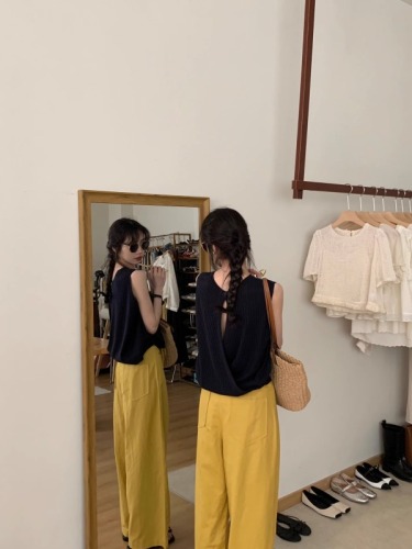 BRIVIN杏色交叉针织衫女夏季2024新款设计感露背洋气显瘦无袖上衣