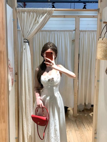 The actual photo has been changed. White suspender dress with embroidery, elegant waist and slimming seaside vacation long dress.