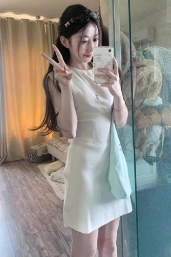 Actual shot of Korean style gentle and slim-fitting solid color dress