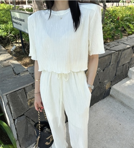 Casual pleated T-shirt + trousers suit for women