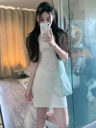 Actual shot of Korean style gentle and slim-fitting solid color dress