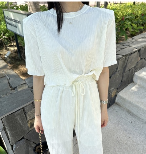 Casual pleated T-shirt + trousers suit for women