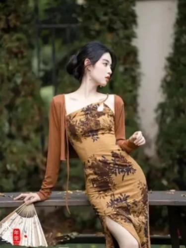 New Chinese style Chinese style sling cheongsam suit for women spring and summer retro two-piece hot girl niche design slim dress