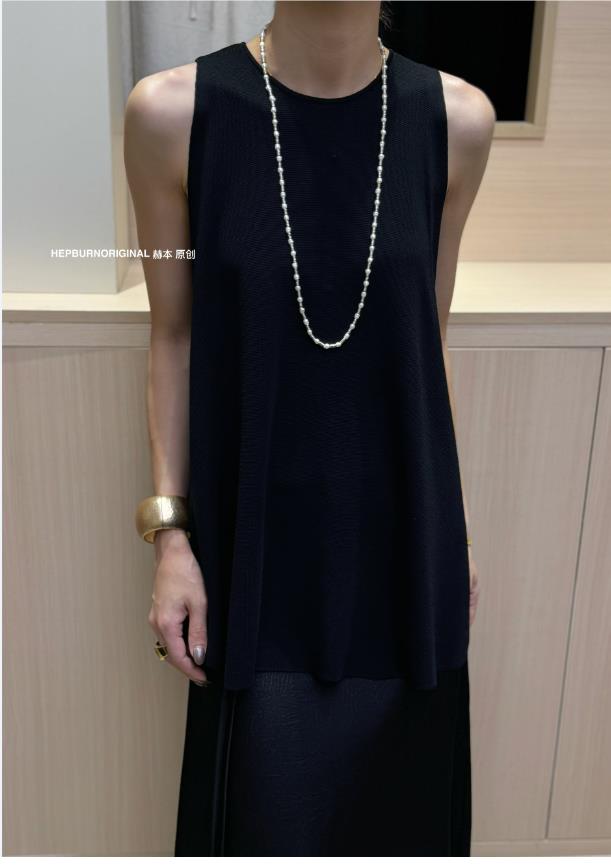 High-end design ice silk vest top, feminine slimming loose sleeveless top for women
