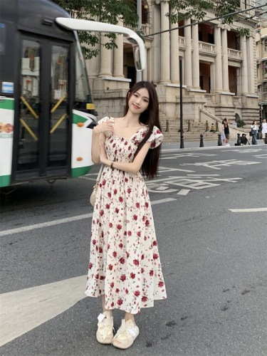 Small flying sleeve dress for women summer 2024 new French rose print waist slimming mid-length A-line skirt