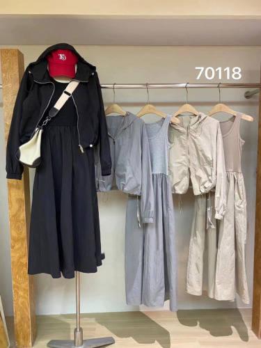 棒球服连衣裙套装女2024年春秋设计感长袖休闲外套长裙两件套