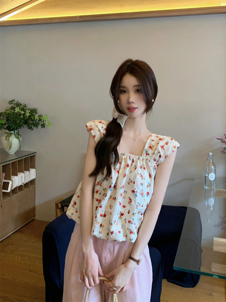 2024 Summer New Style Sleeveless Short Square Collar Heavy Industry Embroidered Floral Vest Top Women Covers Flesh, Looks Slim and Fresh