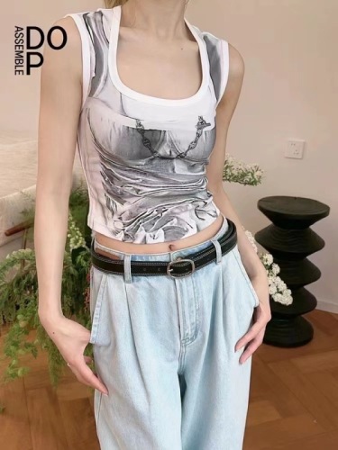 2024 Xia Xin American design stylish casual printed vest for women retro niche U-neck sleeveless top