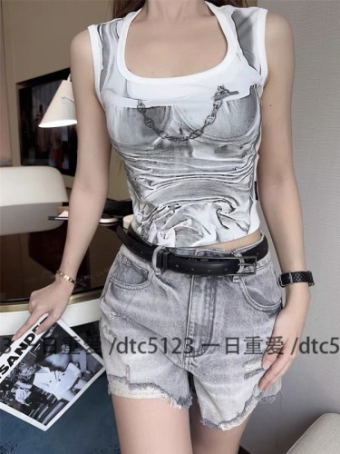 2024 Xia Xin American design stylish casual printed vest for women retro niche U-neck sleeveless top