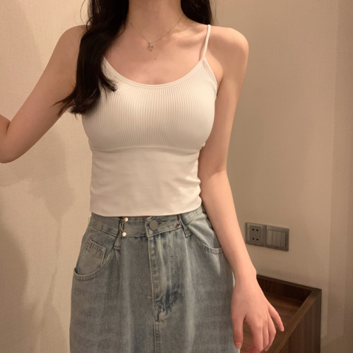 Small camisole with breast pads for women to wear early spring, sexy hotties sleeveless and beautiful back wearing white bottoming top