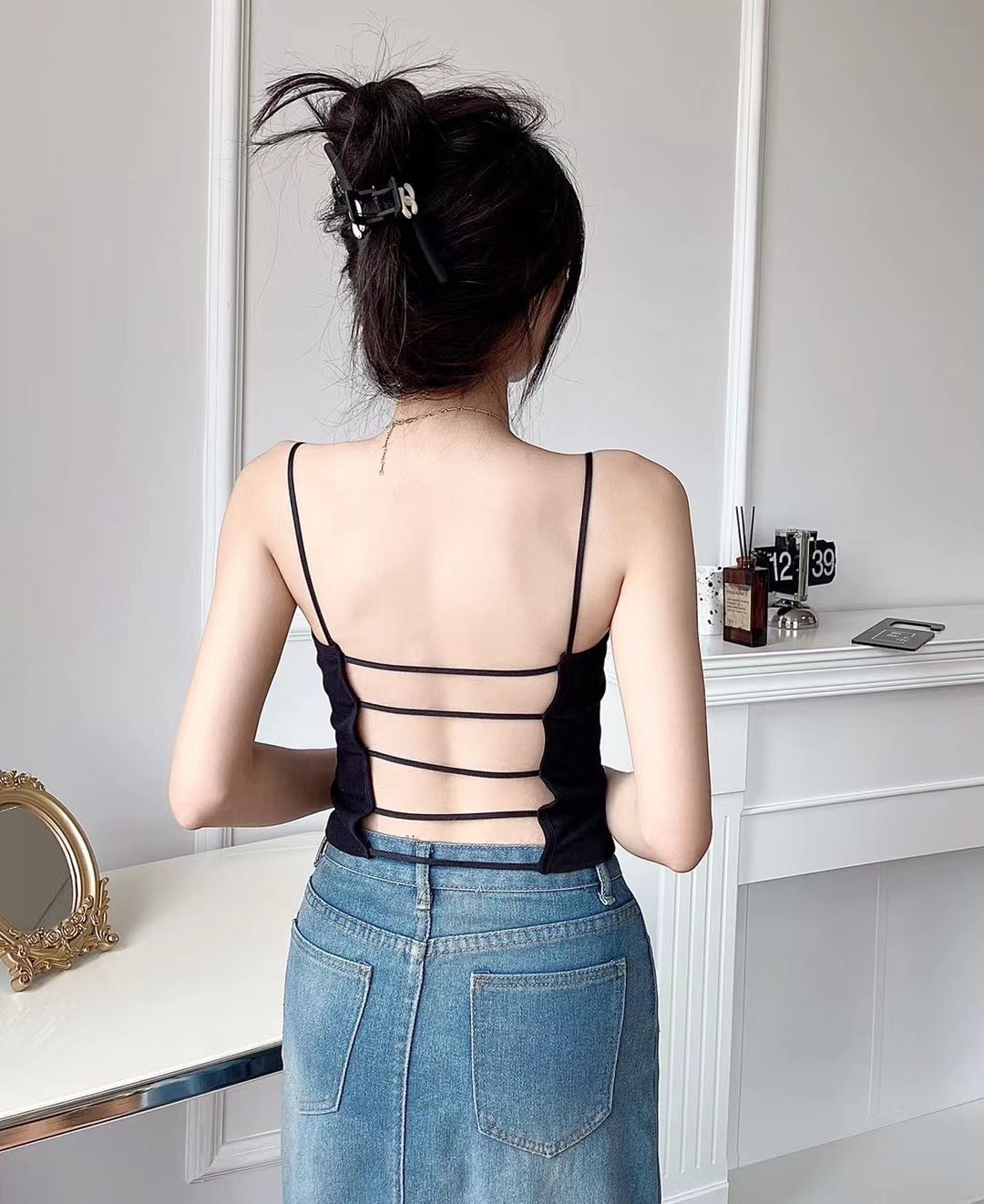 Real shot ~ Hot girl with beautiful back, breast-wrapped underwear, tube top, thin wire-free bra, push-up bottoming vest