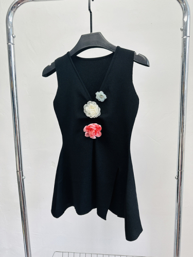 实拍~立体花朵设计感V领无袖吊带背心女夏季新款修身显瘦开叉上衣