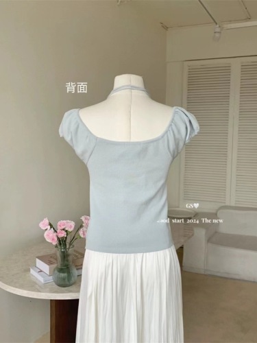 Thirteen Lines Women's Clothing 2024 New Korean Version V-neck Vest Sleeveless Vest Pleated Slimming Design Top Summer