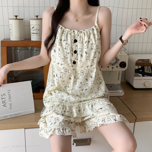 Real shot of bark wrinkled breast padded pajamas for women in summer 2024 new suspender shorts sweet home wear set