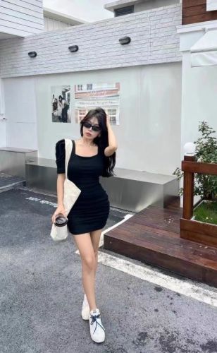 2024 new summer Korean style hot girl square neck pleated slim puff sleeve dress slimming hip skirt