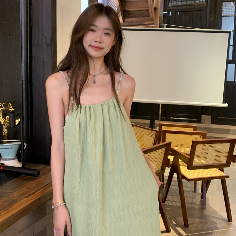 綠色無袖吊帶連衣裙女夏季新款法式氣質寬鬆顯瘦海邊度假風長裙子