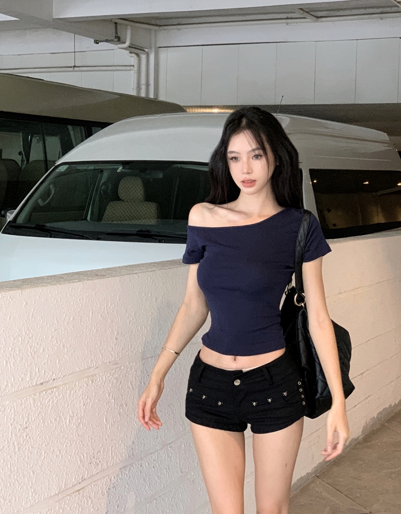 Actual shot of Pure Desire Off-the-Shoulder Short-Sleeved T-shirt for Women Summer New Style White Slim Fit Shoulder Small Top