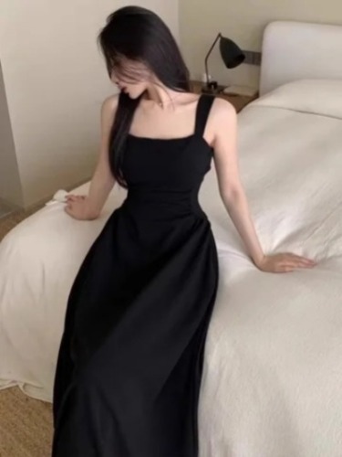 高级感黑色吊带连衣裙子女夏季2024新款茶歇气质收腰显瘦长裙