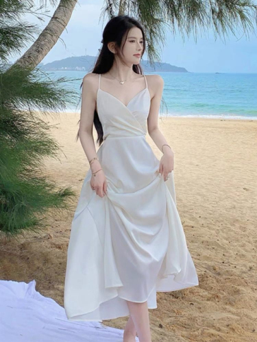 原版做法+里布三亚旅游衣服吊带露背连衣裙显瘦巴厘岛度假沙滩裙