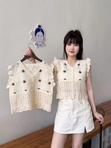 French design crocheted V-neck flying sleeve cardigan sleeveless shirt for women new summer chic little top