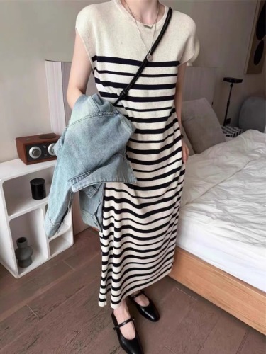 Korean contrast striped knitted dress for women 2024 spring and summer new casual style straight skirt sleeveless bottoming long skirt