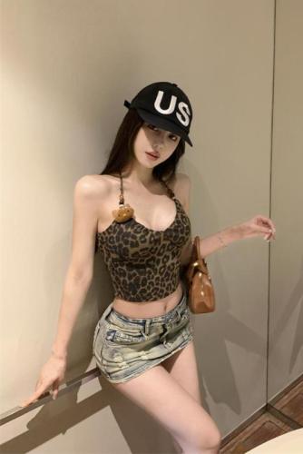 Actual shot~Leopard print camisole with breast pads for women, summer American style halterneck, exposed navel, V-neck short sleeveless top