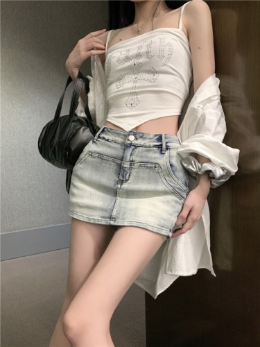 Real shot ~ Washed light blue denim hip-hugging short skirt that pinches the waist to show long legs, hot girl's culottes