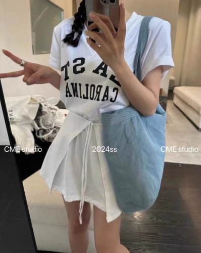 Thirteen lines of the same letter v-neck mid-length T-shirt short-sleeved dress + apron strap two-piece set