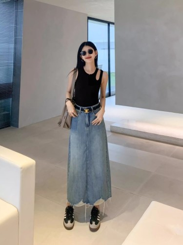 Women's Short-Sleeve Backless Tank Top with Black Off-the-Shoulder Straps, Fashionable Backless Outerwear, Tight Fit, Perfect for Summer