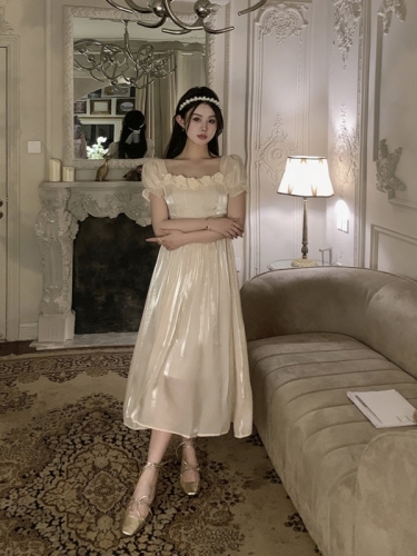 Real shot of little white dress, rose white dress, high-end exquisite retro temperament banquet dress