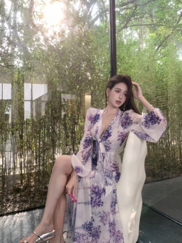 Actual shot of Yeyu Wisteria, simple beauty French dress, high-end temperament, slimming slit long skirt