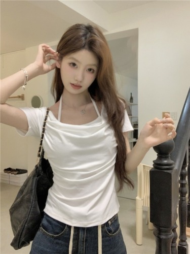 Real shot of new summer halter neck sexy fashionable T-shirt top trend