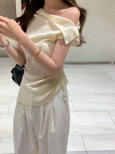 韩国chic夏季新款设计感不规则露肩抽绳针织衫