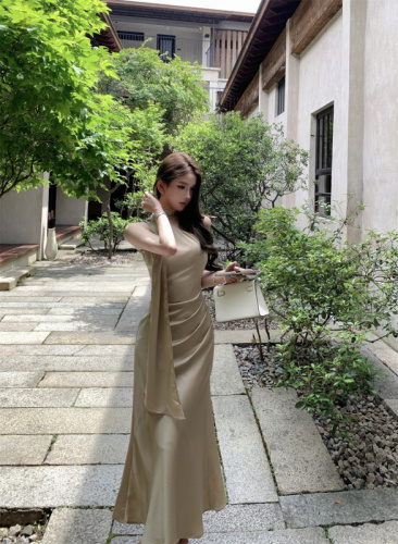 Actual shot of the new flowing waist-cinching ribbon dress, waist slimming off-shoulder long dress, chic satin hip skirt